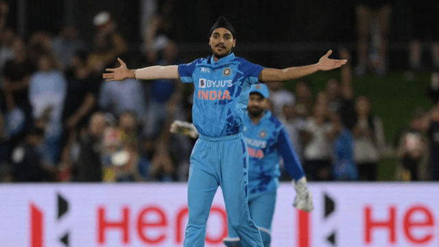 IND vs NZ: Arshdeep-Siraj's bowling wreaked havoc, for the first time in T20I two Indians did this, last 8 wickets fell for 30 runs, NZ scored 160