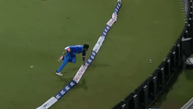 Shreyas became "Superman", Shreyas turned water on Williamson's monster hit, won hearts by miraculous fielding