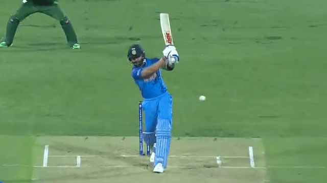 Virat Kohli reminded Sachin by hitting a straight six, Hassan blown his senses, became the first such batsman