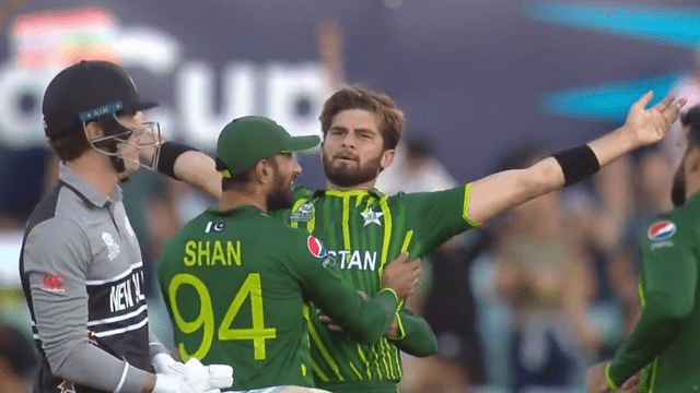 Shaheen Afridi created furor, Finn Allen tasted the fun of swing ball, know the thrill of the first over