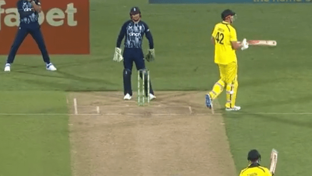 Butler made fun of Cameron saying "IPL auction is coming, show it with a shot"
