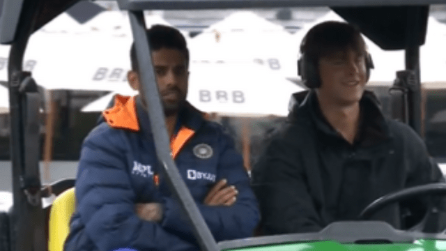 Suryakumar and Sanju Samson won millions of hearts by helping New Zealand's ground staff, were seen drying the field in a rain sweep cart