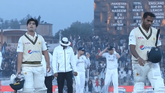 Ben Stokes made 11 players stand at a distance of 15 yards to get Naseem Shah OUT, Naseem lost his senses