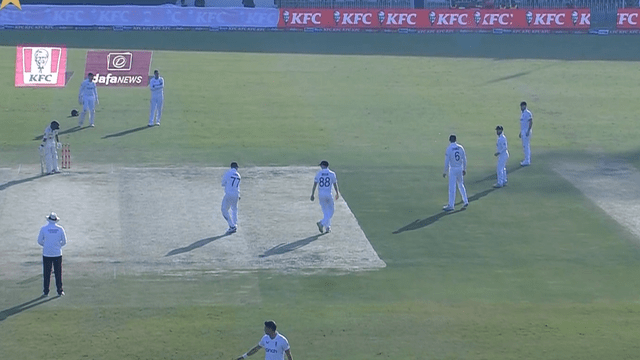 Shakeel taught a lesson to Anderson, rocket speed aerial shot hit four, 5 fielders became spectators