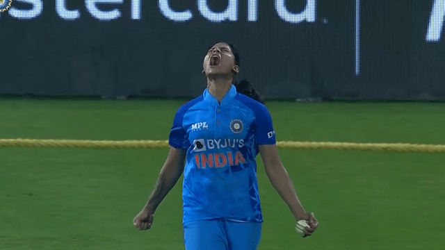 INDvAUS: 20 runs in 6 balls, Richa Ghosh-Smriti Mandhana created panic in super over, IND crushed AUS by 4 runs, Australia's pride broken