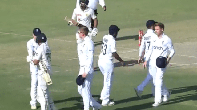 Azhar Ali, playing the last match of his career, was OUT on 0, tears came out of his eyes, his wife was also disappointed