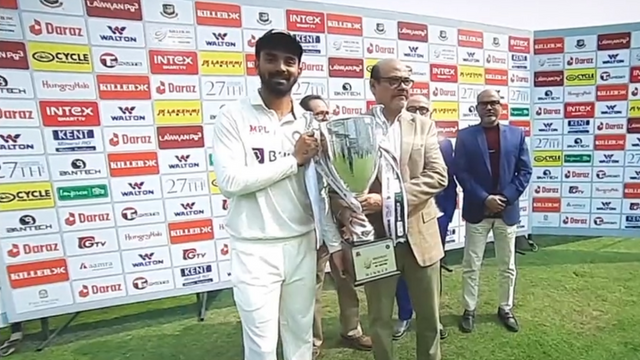 KL Rahul kept Dhoni's tradition alive, handed over the trophy to Easwaran, but Rishabh Pant didn't raise Jaydev's respect, won his heart