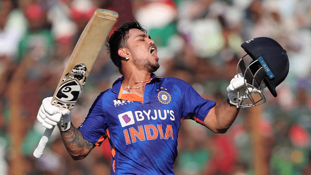 Mustafizur put Ishaan on the score of 199 with a rocket speed "YORKER", Ishaan created history by narrowly escaping