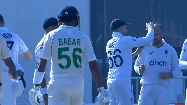 Video: Root blew the umpire's senses, rubbed the ball on Leach's head to shine the ball, showed the mirror to the ICC rules