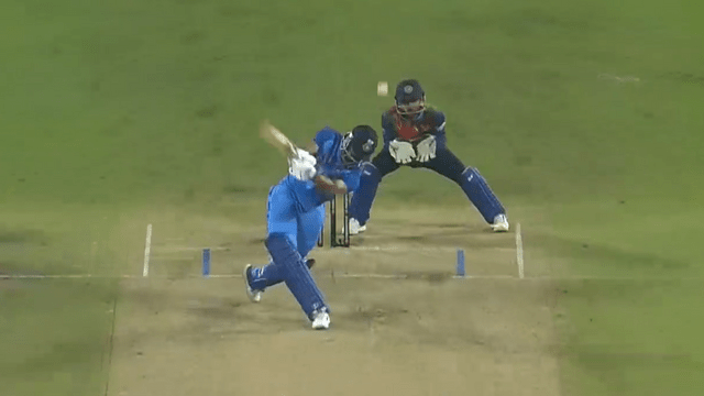 Akshar Patel wreaked havoc by hitting 65 runs in 31 balls, 3 consecutive sixes blew Hasranga's senses, broke these 2 records