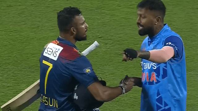 Arshdeep increased India's trouble by putting 5 NO-BALL, Hardik caught the head, Suryakumar's catch was useless