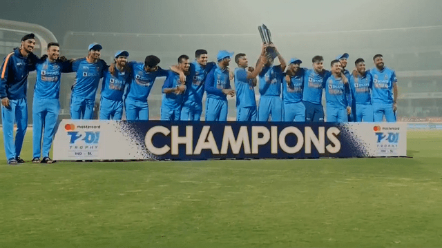 Hardik followed Dhoni's age-old tradition, surprised everyone by handing over the trophy to the "mystery man".