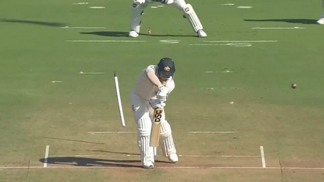 Mo. David Warner bowled on Shami's rocket speed ball, wicket fell 6 feet away dancing in the air