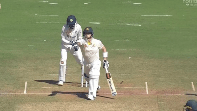 Virat missed Steve Smith's catch for 6 runs, Akshar caught the head, Smith was seen riding the horse of luck