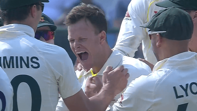 Virat Kohli did not get the support of the umpire, leaving the ground even after being NOT OUT!