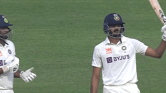 Cummins took Akshar Patel's incredible catch for 74, without seeing the catch stuck in his hand, Akshar was stunned
