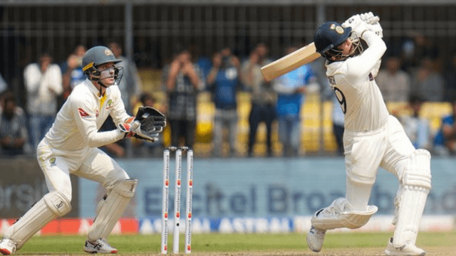 Umesh Yadav hit a huge aerial six off Nathan Lyon, Dravid caught his head and Virat Kohli celebrated