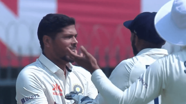 Umesh Yadav uprooted the stumps of Stark-Murphy, danced flying wickets, Umesh completed 100 Test wickets