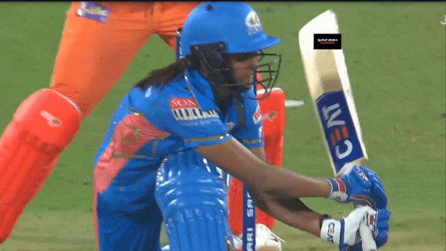 Harmanpreet caused 65 runs in 30 balls, the first player became the first player, MI, who became Gujarat giants with 14 fours, made 207/5