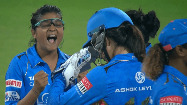 WPL 2023: Sayka Ishaq made Sophie Devine and Disha dance on her spin, bowled Disha with a magic ball