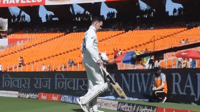 Mohammed Shami's rocket pace ball bowled, clean bold, dancing in the air dancing stumps