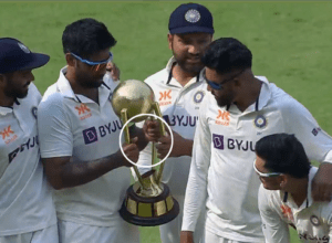 Lokesh Rahul was taking the cup from Rohit Sharma, but Rohit played Dhoni's "tradition" by putting it in the hands of Bharat and Suryakumar, won millions of hearts