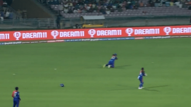 Video: Shikha Pandey jumps in the air and catches Knight's incredible catch with one hand, one overturns the whole match, RCB's 5th defeat