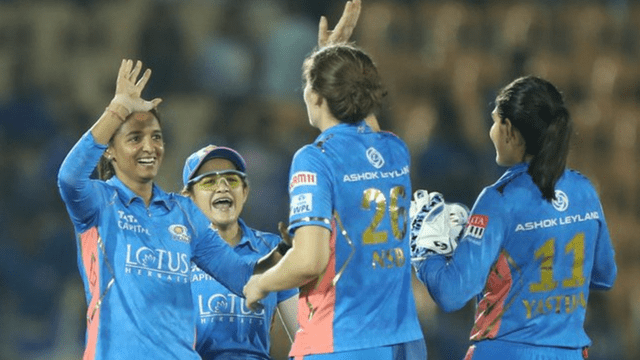 MI vs GG: Harmanpreet wreaks havoc, Gujarat by 55 runs, Mumbai Indians reached playoff, imposed "punch" of victory, RCB celebrated