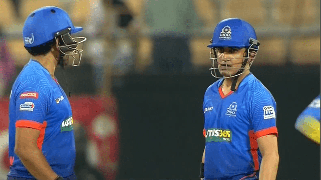 Robin Uthapa wreaked havoc with an innings of 88 runs, Hafeez hit 3 consecutive sixes in 1 over, crushed Misbah's team by 10 wickets