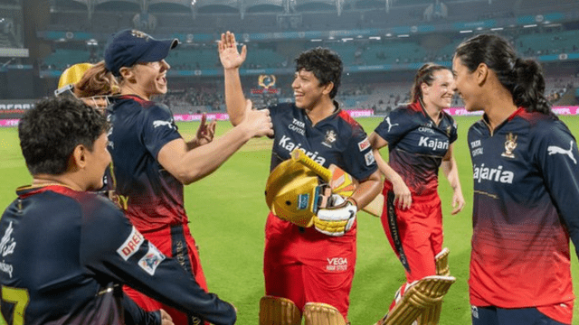 RCB vs UPW: Richa Ghosh won crores of hearts, did not run for the second run, gave Shreyanka a chance to score the winning run, video went viral