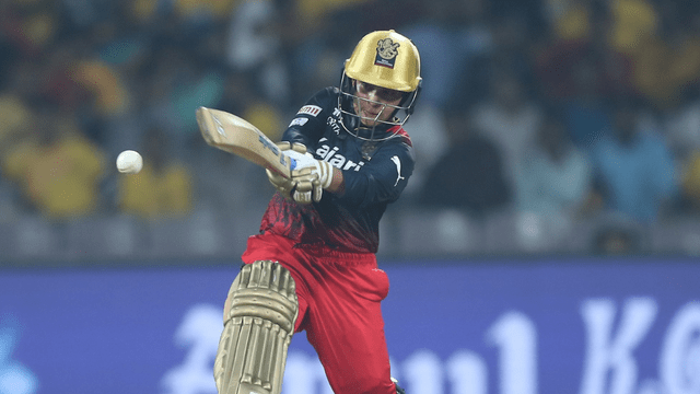 RCB vs UPW: Richa Ghosh won crores of hearts, did not run for the second run, gave Shreyanka a chance to score the winning run, video went viral
