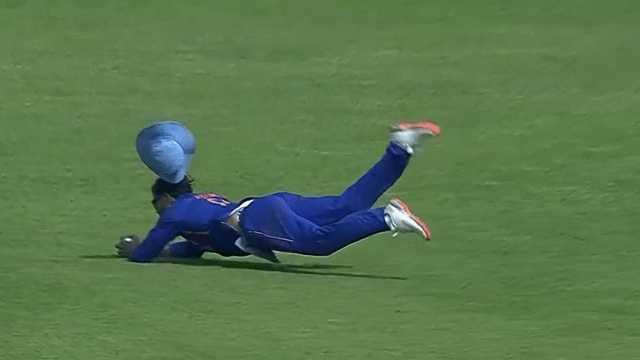 Ravindra Jadeja pounced like a hawk on Labushen's shot, caught an incredible catch, blew the senses, Wankhede Stadium echoed with applause