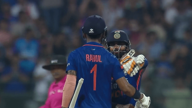 indvsaus: Stark wreaked havoc on two consecutive balls, piled on Virat Kohli and Suryakumar, created panic