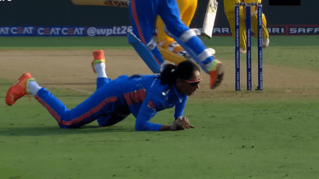 Harmanpreet took a magical catch in the slips by diving with one hand, Devika was shocked to see this amazing catch!