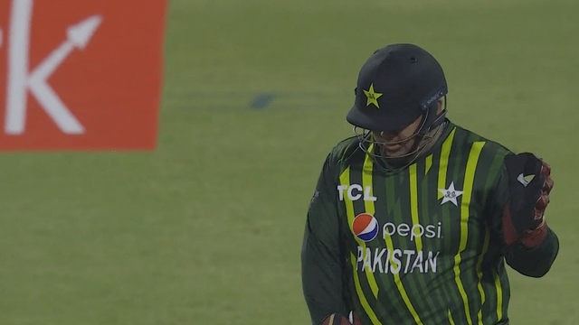 Azam Khan made fun of in the stadium, after getting out for 1 run, Pakistani fans did this act, you will be shocked!