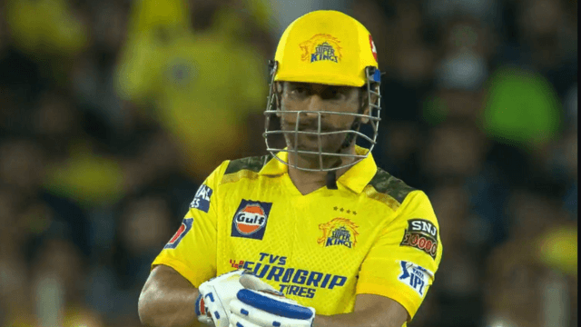 Dhoni hit the sky with a stormy six of 85 meters, Hardik was shocked, hit 14 runs in 7 balls