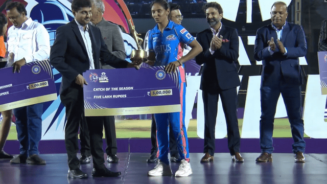 MI vs DC: Mumbai Indians became the champion of WPL, got 6 crores, Delhi had to be satisfied with 3 crores, see the list of awards with Purple-Orange Cap