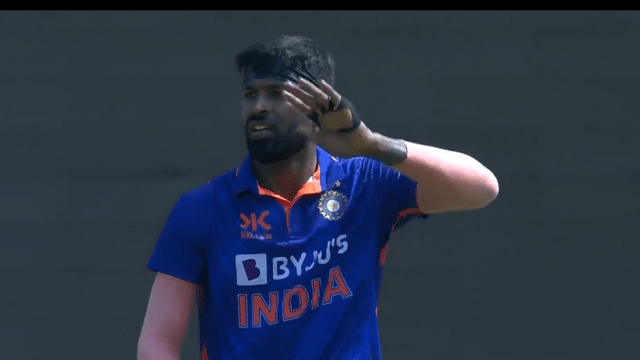 Virat Kohli was seen doing lungi dance in INSVSAUS live match, Jadeja also participated
