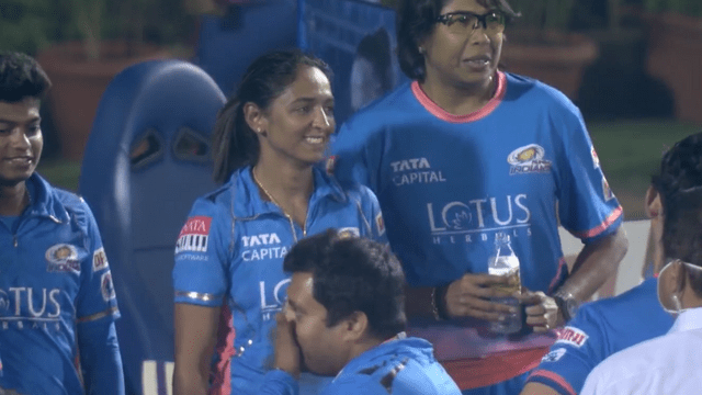 Nita Ambani's roar of victory, Khushi wipes tears of happiness and hugs Harman, MI celebrates like this after winning the WPL trophy