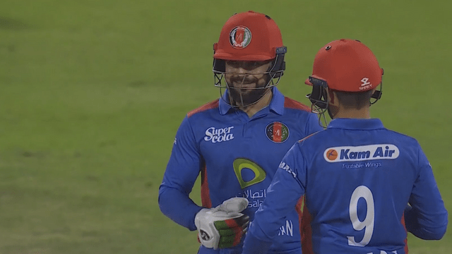 Rashid Khan started Dhoni's tradition, won the heart by handing over the trophy to this young man after trampling Pakistan 2-1