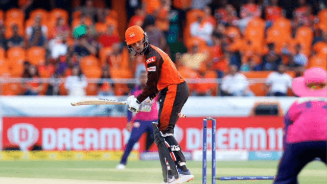 Trent Boult gave double blow to Hyderabad in 1 over, Rahul Tripathi was caught by Holder amazing catch, Abhishek became bold