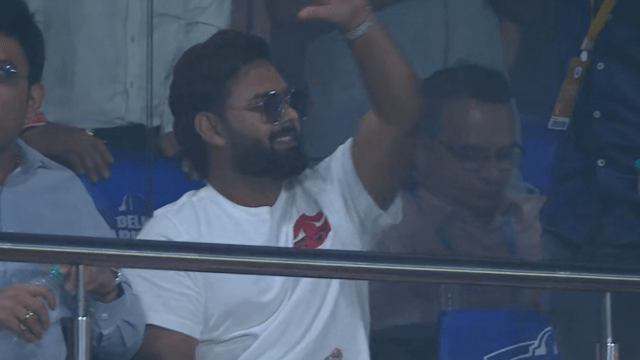 Seeing Delhi losing, emotional Rishabh Pant hit his head, the speculations of Baisakhi broke fans' hearts, Pant's name echoed in the stadium