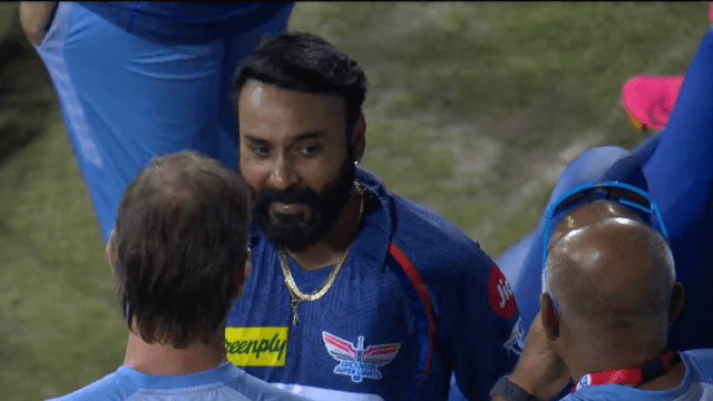 40 year old senior player Amit Mishra caught amazing catch of Rahul Tripathi like a hawk