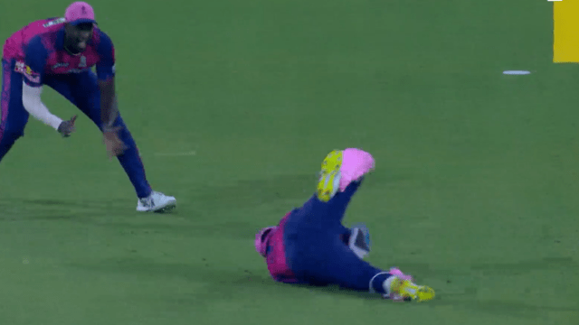 Sanju Samson took an impossible catch of Prithvi Shaw in the very first over of Trent Boult, diving with one hand