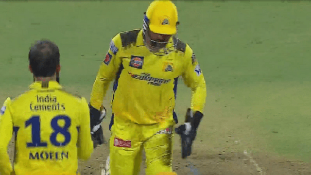 41-year-old Dhoni's agility failed Cheetah, he overturned the match by taking these 2 catches, Maxwell-Duplessis lost their senses