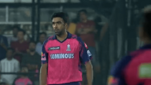 Sikandar Raza danced on Ashwin's magic ball, as long as he could think, the ball blew the wicket, bowled on his knees