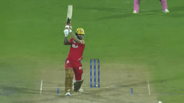 Shikhar Dhawan wreaked havoc with his 86-run innings, Preity Zinta was shocked to see the six, broke Dhoni's record