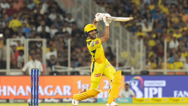 CSKvsLSG: Rituraj Gaikwad hit Lucknow with sixes and fours, hit 57 runs from SR of 183, Deepak Chahar became the batsman