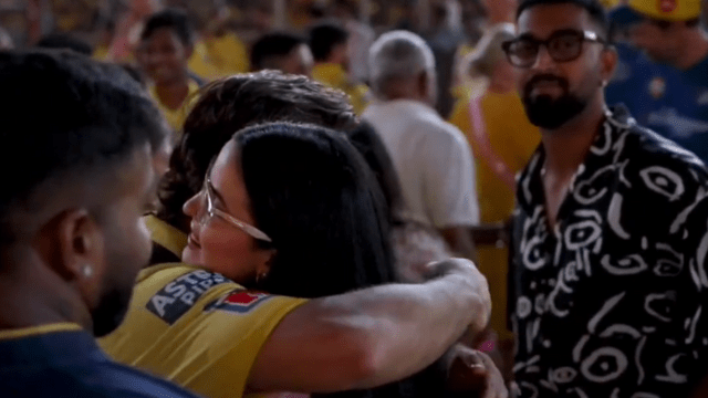 Hardik's wife Natasha hugged Dhoni, Dhoni's wife Sakshi was seen "staring"! CSK became champion for the fifth time