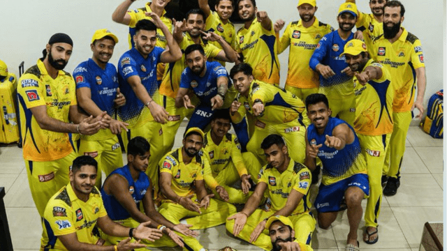 The bat with which Jadeja made CSK the champion by hitting 10 runs in 2 balls won crores of hearts by giving that bat to this young man.